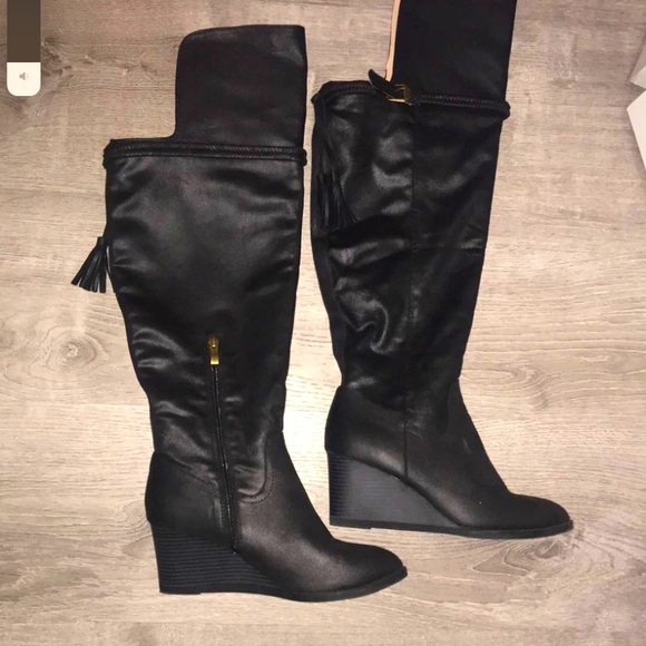 Beautiful Leather Wedge Roberto Boots - Picture 1 of 3
